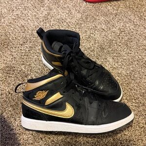 Nike boys Black and Gold High-Top Sneakers